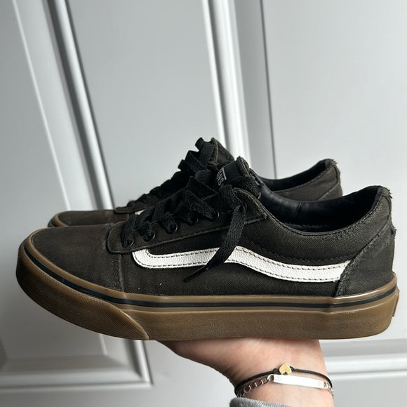 Vans - Old Skool Black & White, Gum bottoms Shoes Size 4 Youth/6 Women - Picture 5 of 7